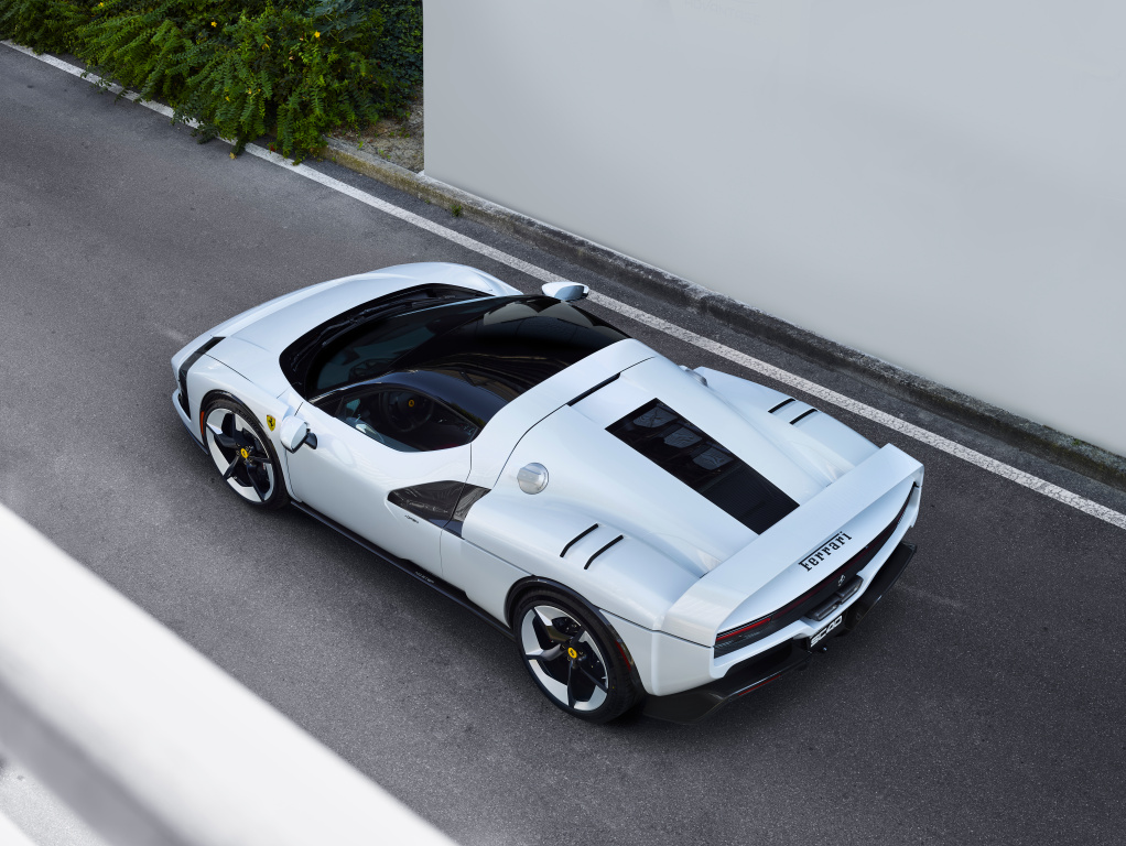 SMALL_Ferrari_SC40_EXT__13_60cbd2aa-c32d-4b3f-b66b-80a491afc3d1